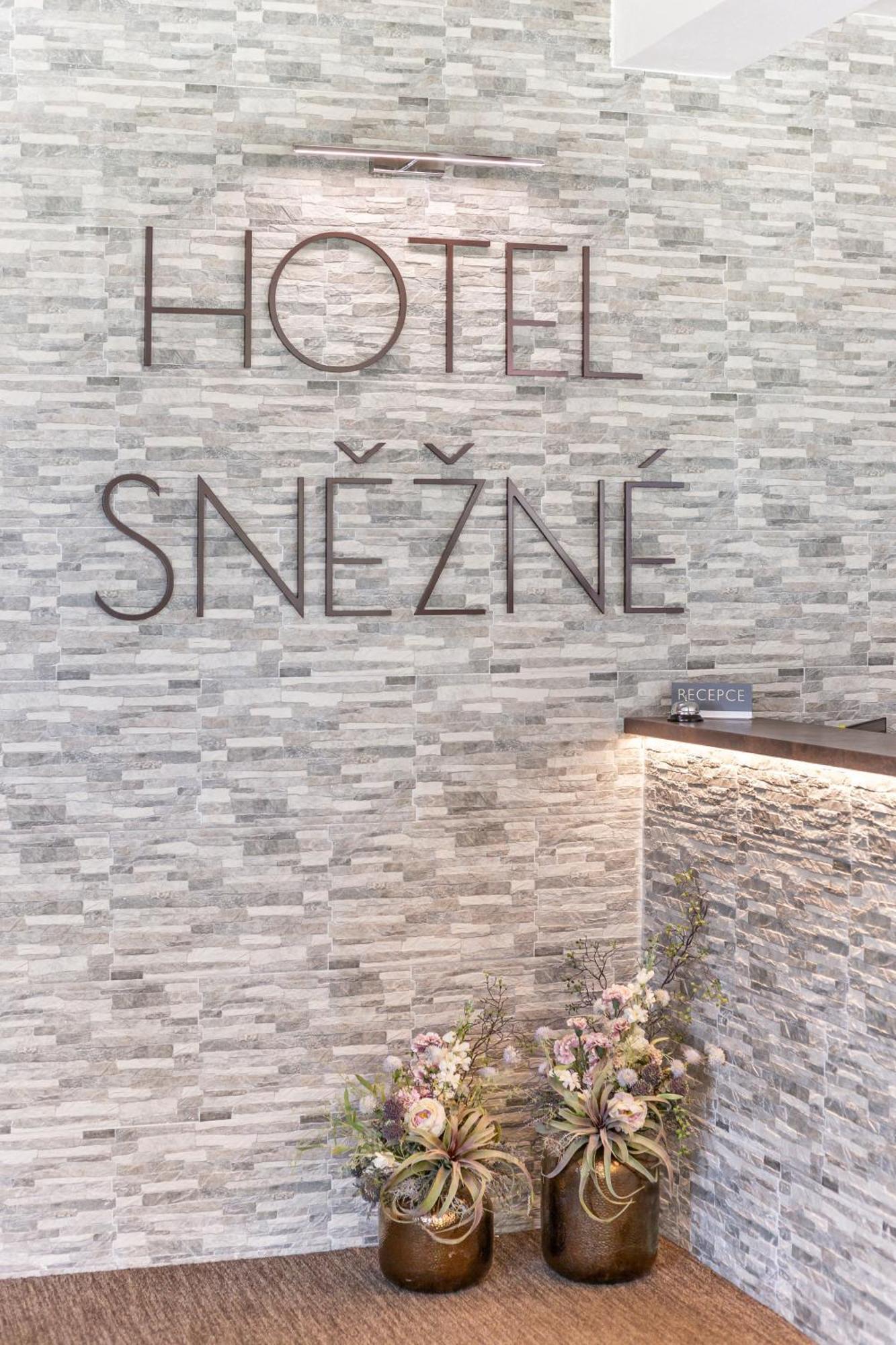 Hotel Snezne מראה חיצוני תמונה