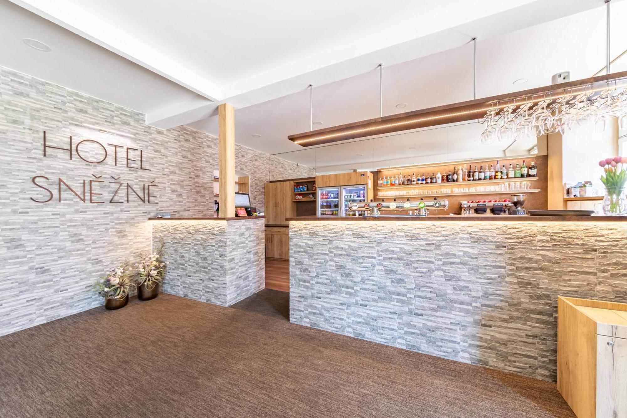 Hotel Snezne מראה חיצוני תמונה
