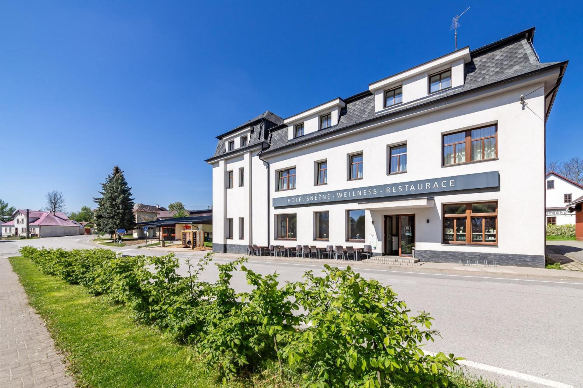 Hotel Snezne מראה חיצוני תמונה